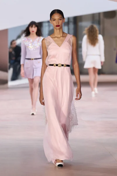 Look 10